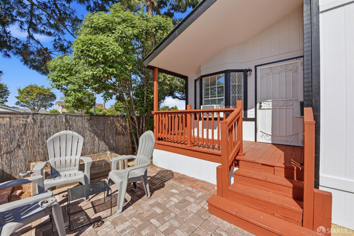 Detail Gallery Image 4 of 42 For 2470 Bourbon Dr, Hayward,  CA 94545 - 3 Beds | 2 Baths