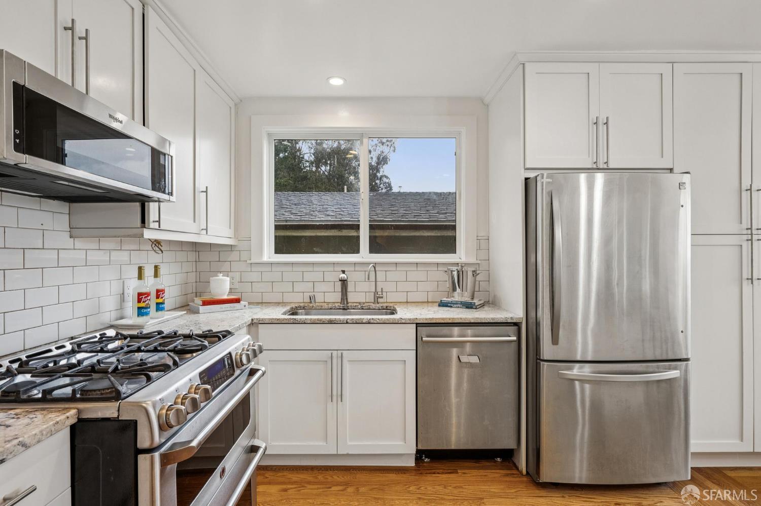 Detail Gallery Image 13 of 40 For 25 Crestmont Dr, San Francisco,  CA 94131 - 4 Beds | 3 Baths