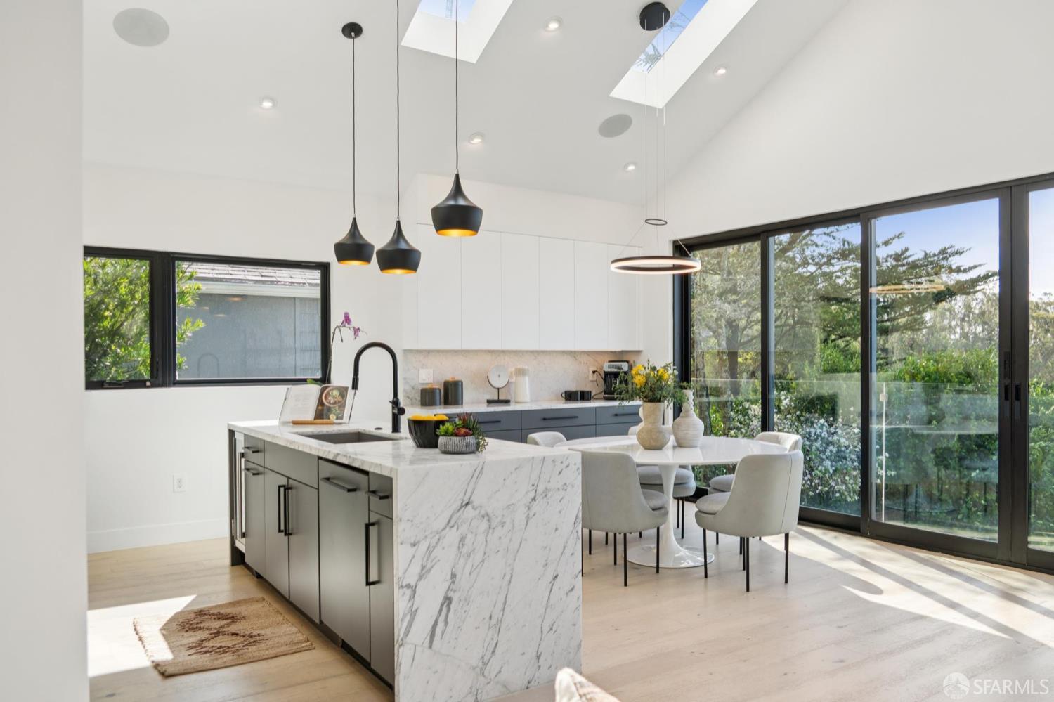 Detail Gallery Image 4 of 88 For 39 Christopher Dr, San Francisco,  CA 94131 - 5 Beds | 4 Baths