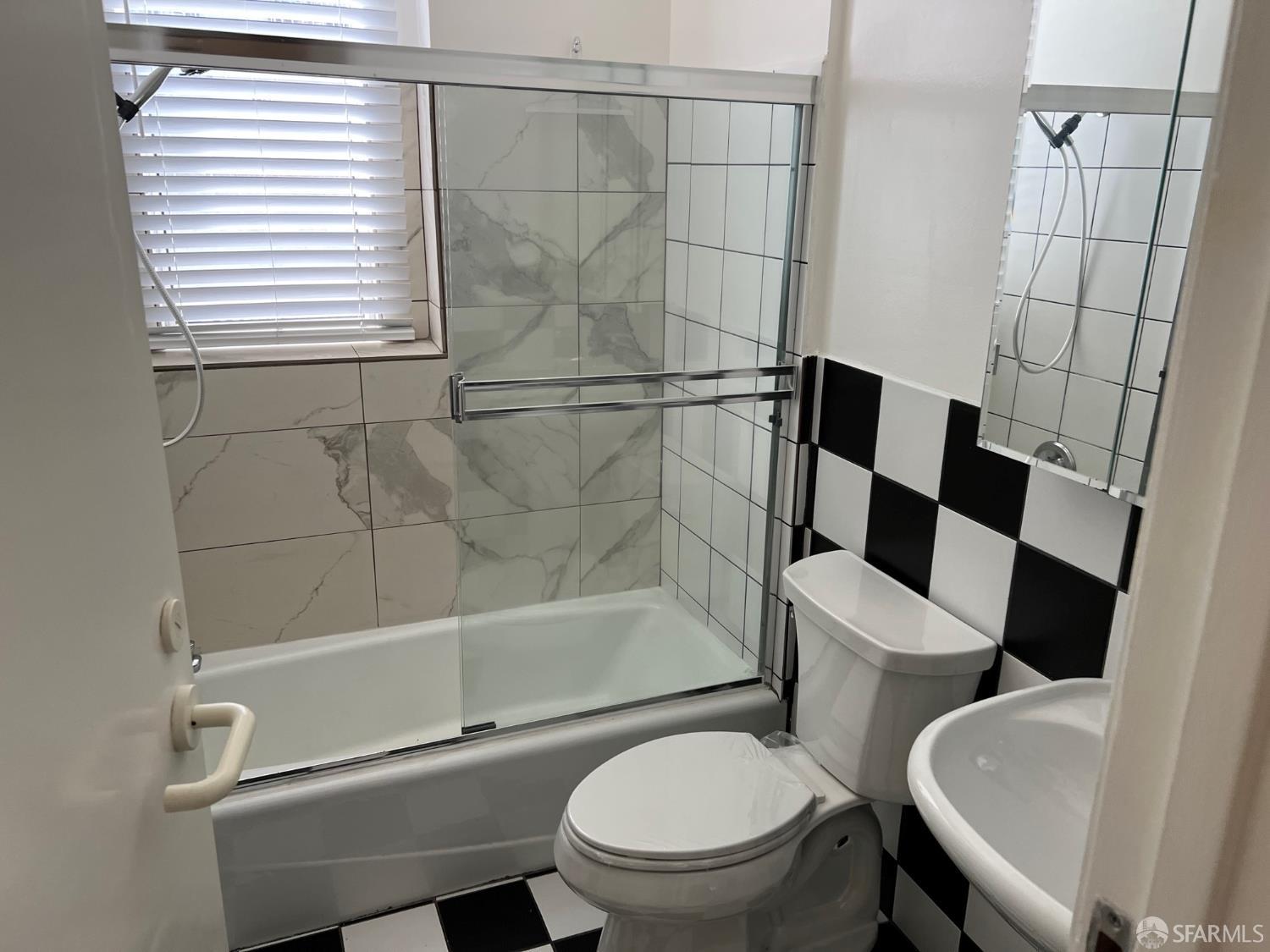 Detail Gallery Image 8 of 11 For 1100 Clay St, San Francisco,  CA 94108 - – Beds | – Baths