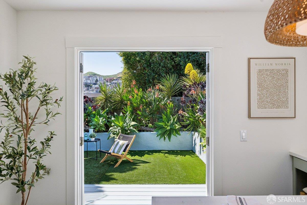 Detail Gallery Image 13 of 52 For 442 Collingwood St a,  San Francisco,  CA 94114 - 2 Beds | 1 Baths