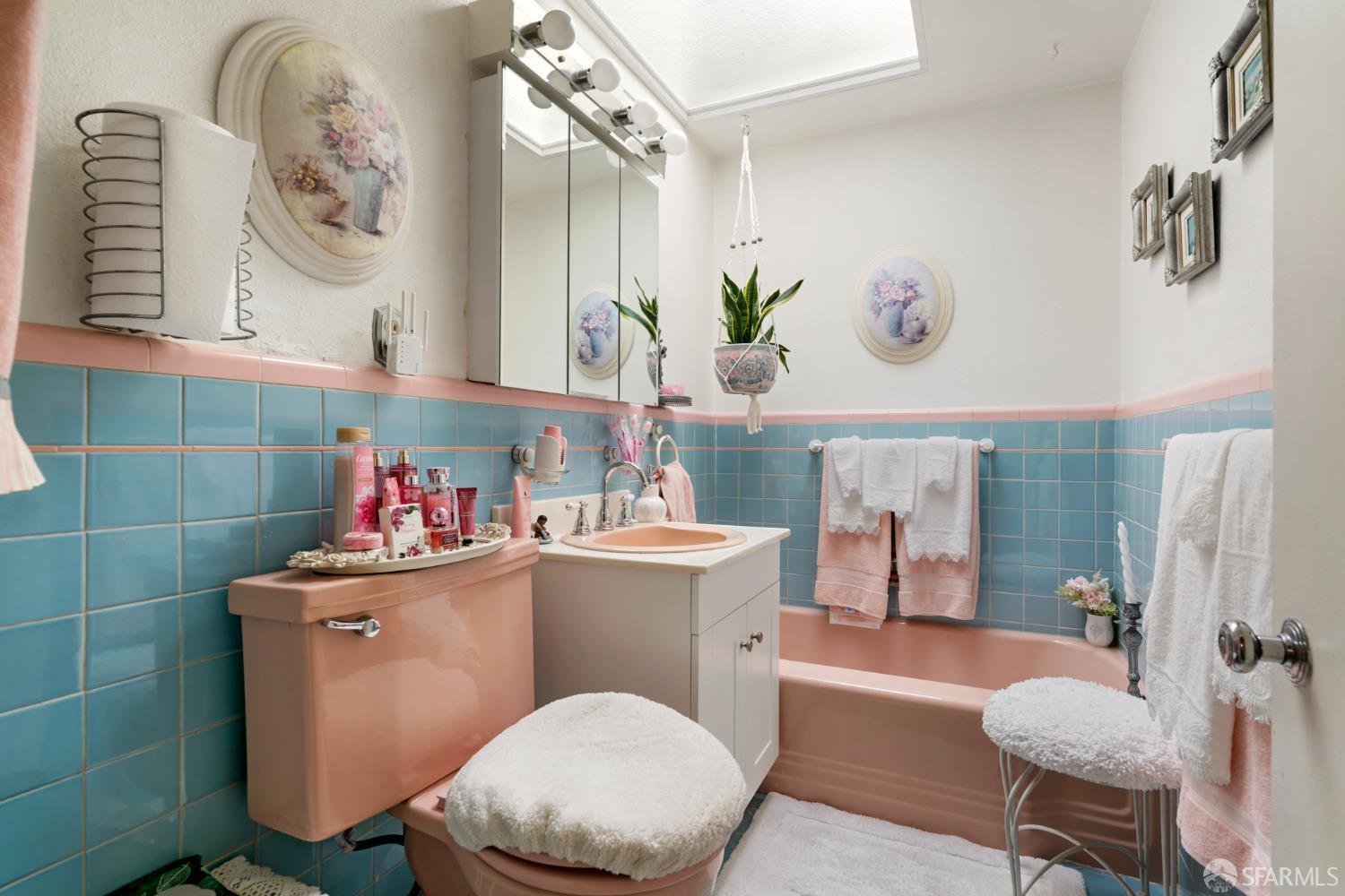 Detail Gallery Image 13 of 28 For 1310 Gilman Ave, San Francisco,  CA 94124 - 4 Beds | 3/1 Baths