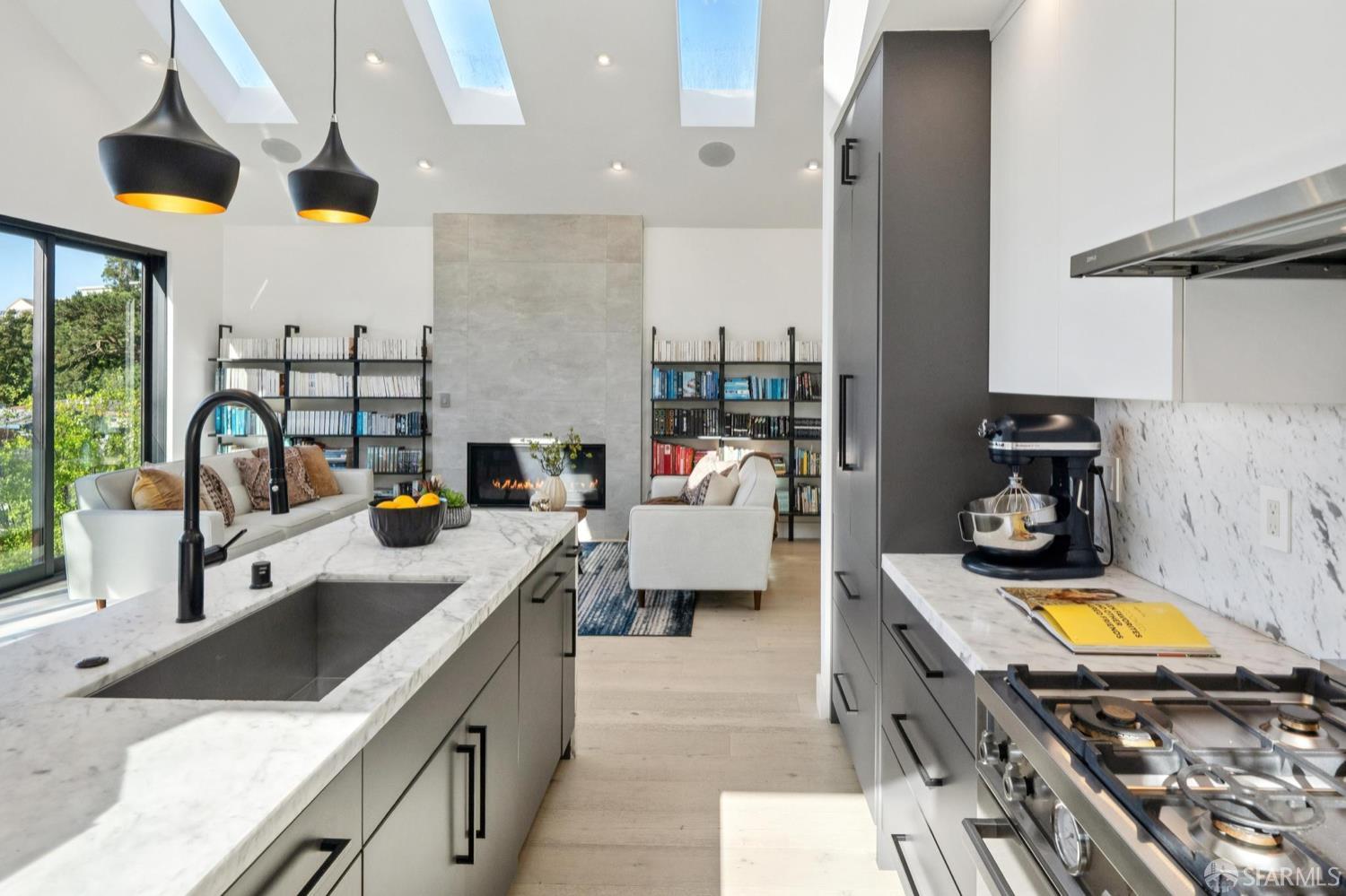 Detail Gallery Image 14 of 88 For 39 Christopher Dr, San Francisco,  CA 94131 - 5 Beds | 4 Baths