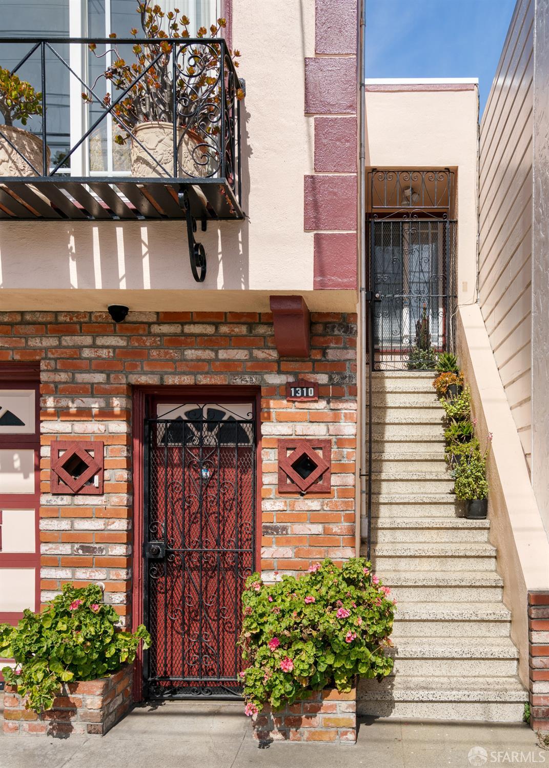 Detail Gallery Image 3 of 28 For 1310 Gilman Ave, San Francisco,  CA 94124 - 4 Beds | 3/1 Baths