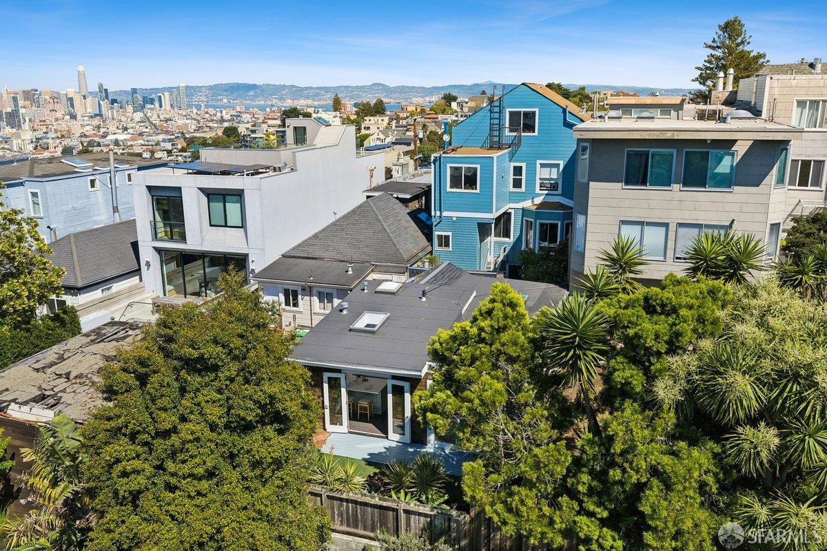 Detail Gallery Image 4 of 52 For 442 Collingwood St a,  San Francisco,  CA 94114 - 2 Beds | 1 Baths