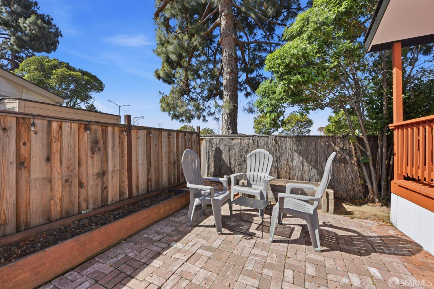 Detail Gallery Image 2 of 42 For 2470 Bourbon Dr, Hayward,  CA 94545 - 3 Beds | 2 Baths
