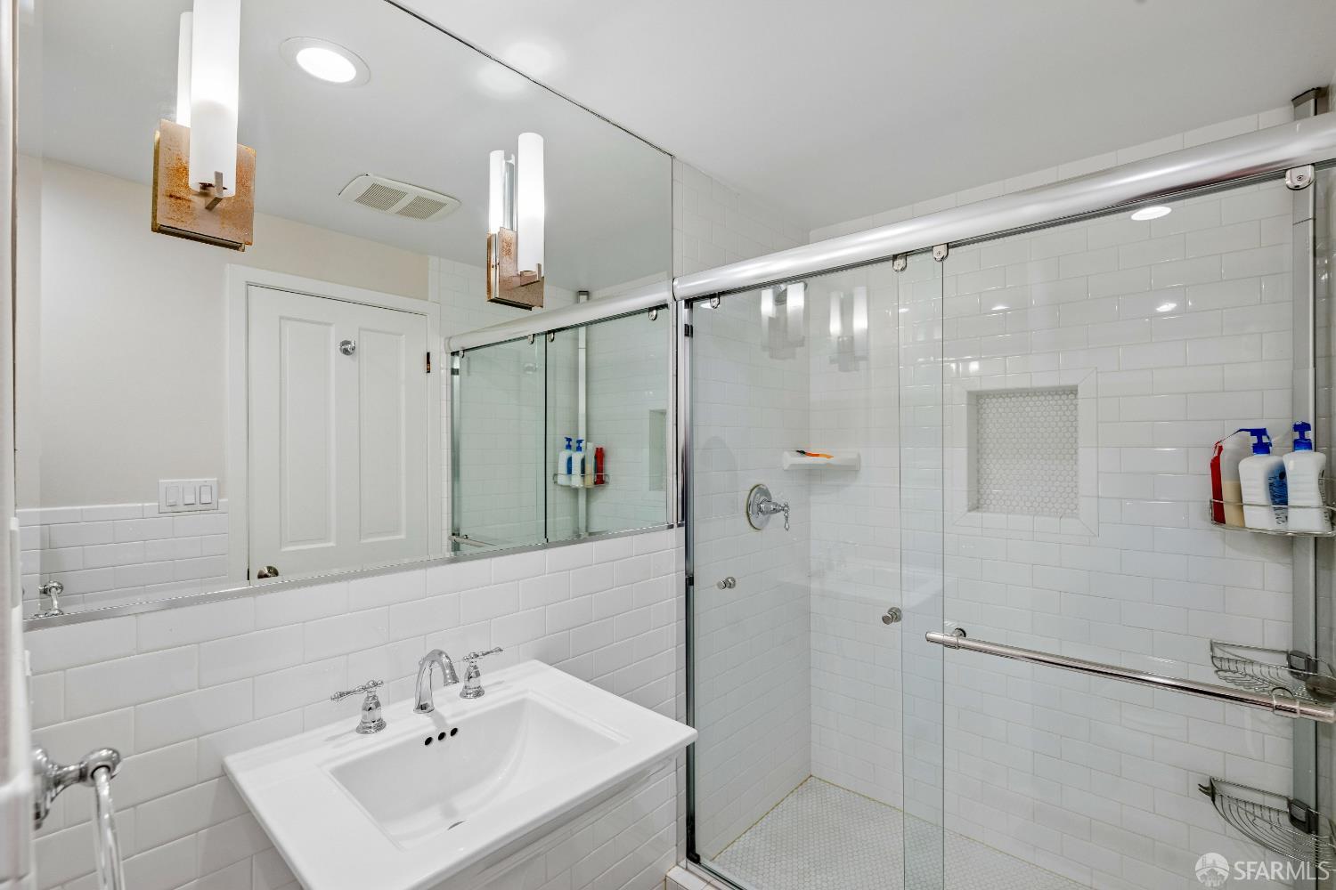 Detail Gallery Image 17 of 21 For 1022 Powell St #2,  San Francisco,  CA 94108 - 2 Beds | 2 Baths