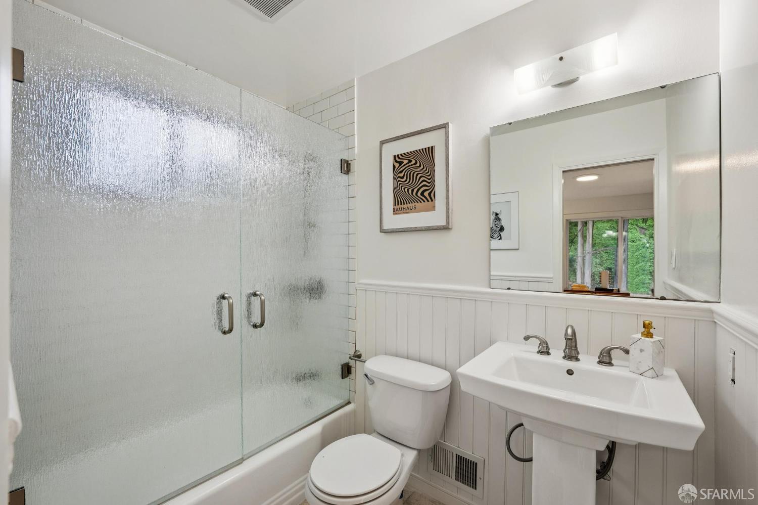 Detail Gallery Image 21 of 40 For 25 Crestmont Dr, San Francisco,  CA 94131 - 4 Beds | 3 Baths