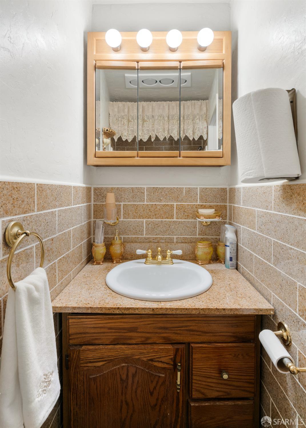 Detail Gallery Image 17 of 28 For 1310 Gilman Ave, San Francisco,  CA 94124 - 4 Beds | 3/1 Baths