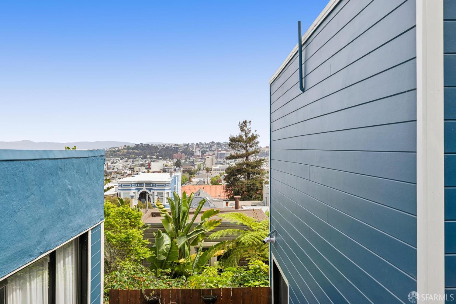 Detail Gallery Image 9 of 32 For 3623 22nd St, San Francisco,  CA 94114 - 2 Beds | 1 Baths