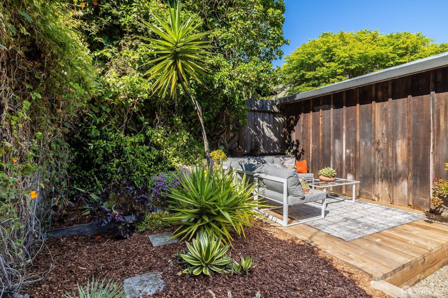 Detail Gallery Image 39 of 42 For 262 Henry St, San Francisco,  CA 94114 - 2 Beds | 1 Baths