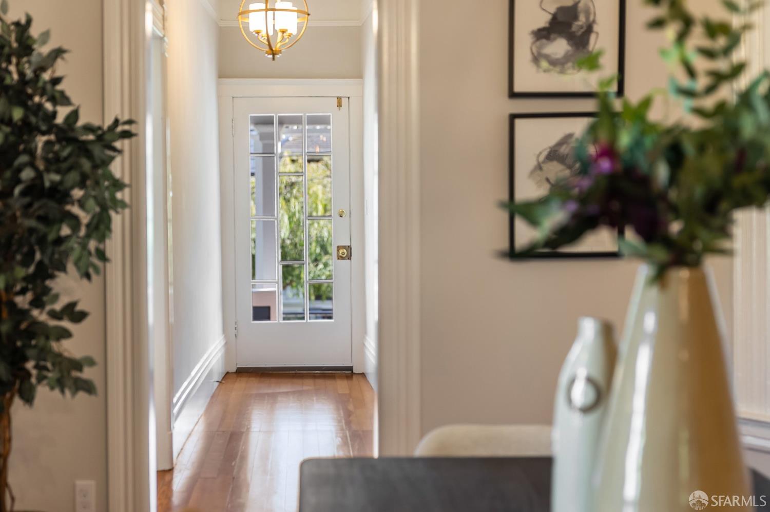 Detail Gallery Image 6 of 42 For 262 Henry St, San Francisco,  CA 94114 - 2 Beds | 1 Baths