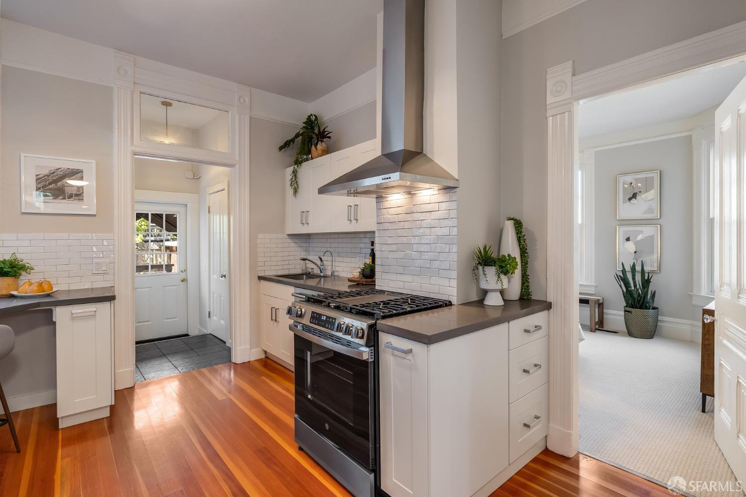 Detail Gallery Image 18 of 42 For 262 Henry St, San Francisco,  CA 94114 - 2 Beds | 1 Baths