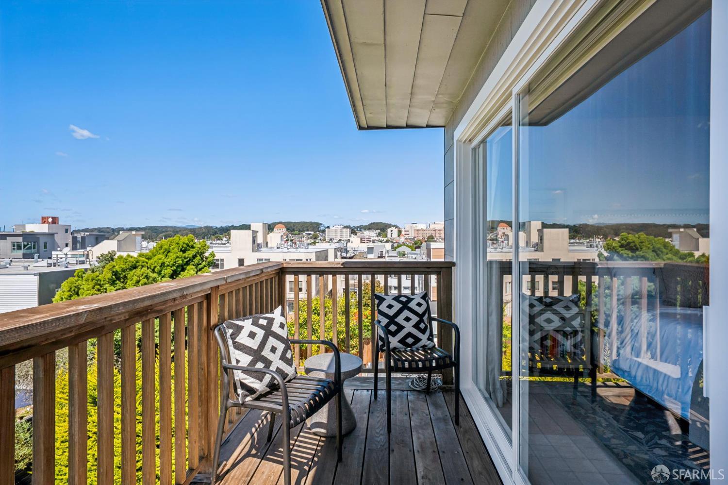 Detail Gallery Image 19 of 39 For 67 Beaumont Ave, San Francisco,  CA 94118 - 3 Beds | 2 Baths