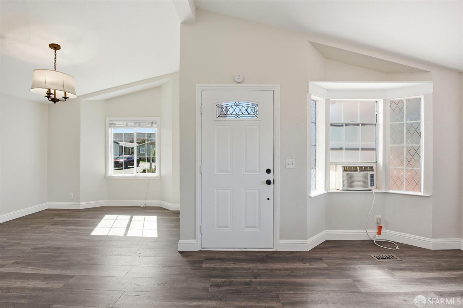 Detail Gallery Image 6 of 42 For 2470 Bourbon Dr, Hayward,  CA 94545 - 3 Beds | 2 Baths