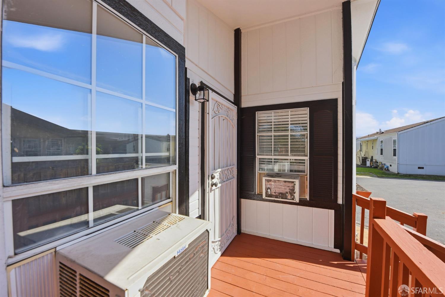 Detail Gallery Image 5 of 42 For 2470 Bourbon Dr, Hayward,  CA 94545 - 3 Beds | 2 Baths