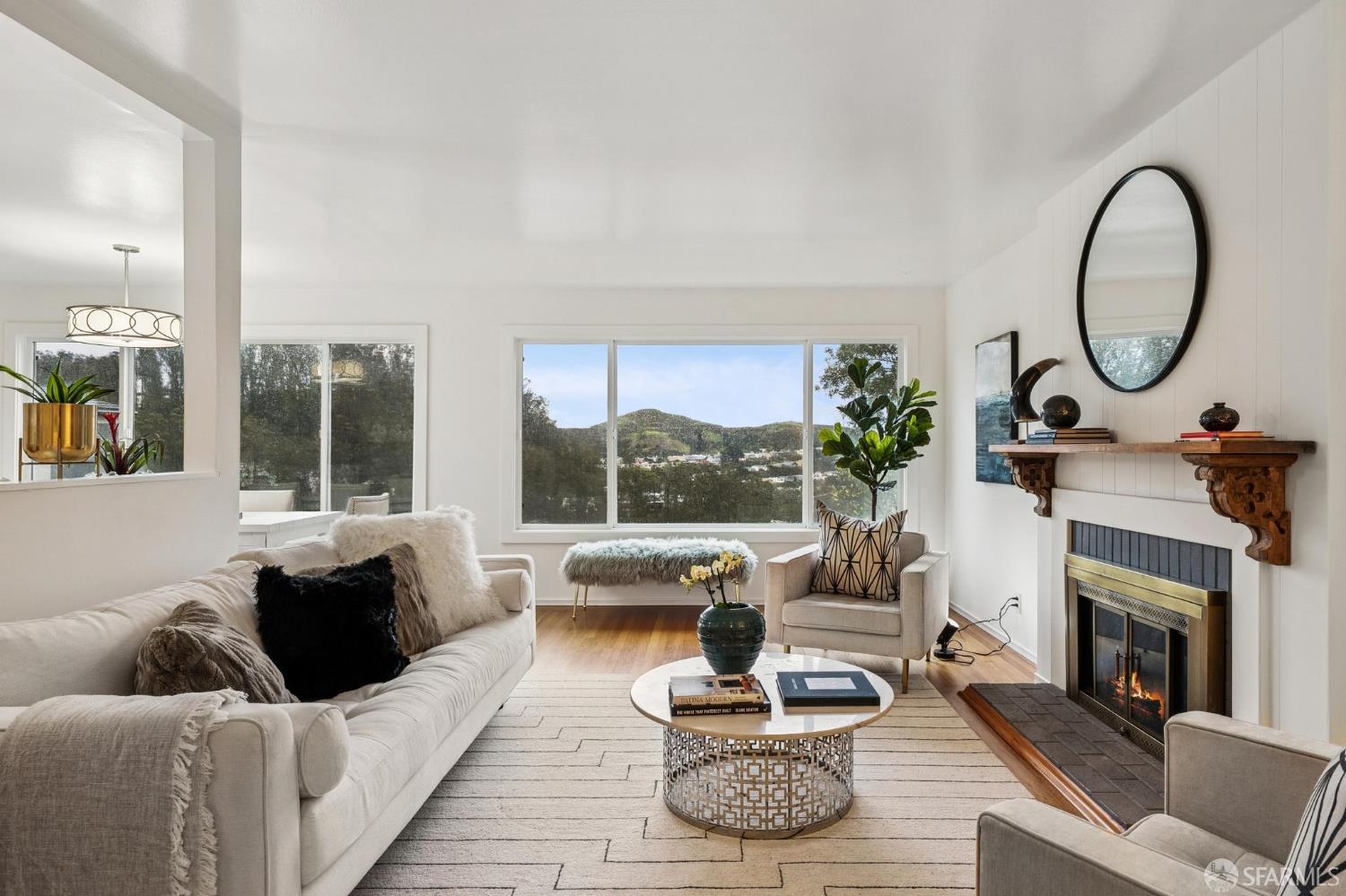 Detail Gallery Image 2 of 40 For 25 Crestmont Dr, San Francisco,  CA 94131 - 4 Beds | 3 Baths