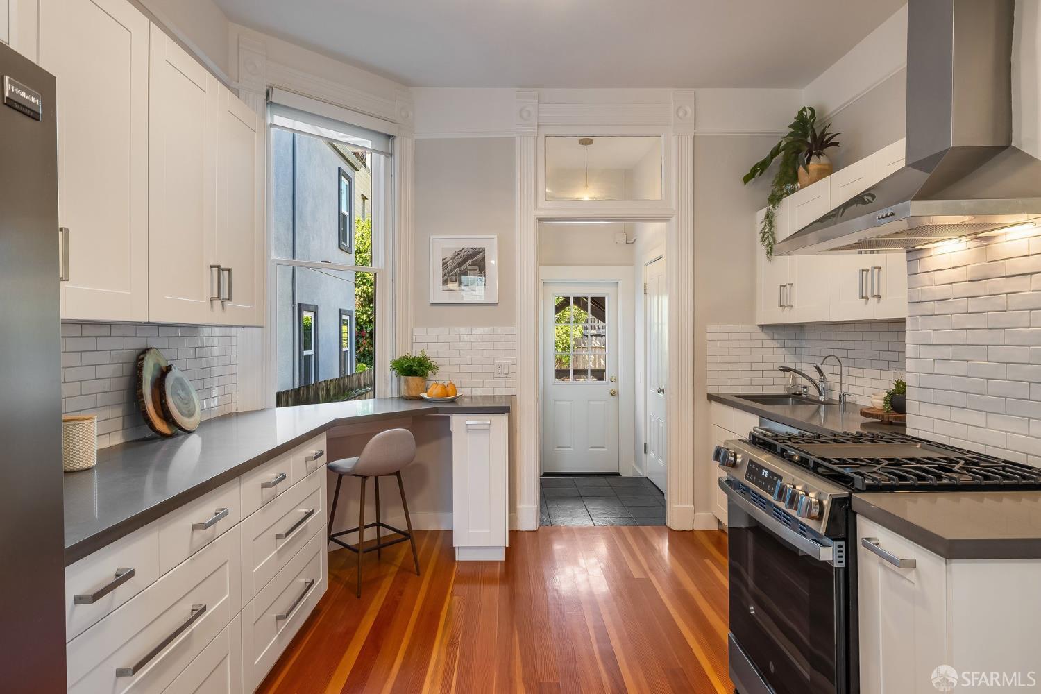 Detail Gallery Image 16 of 42 For 262 Henry St, San Francisco,  CA 94114 - 2 Beds | 1 Baths