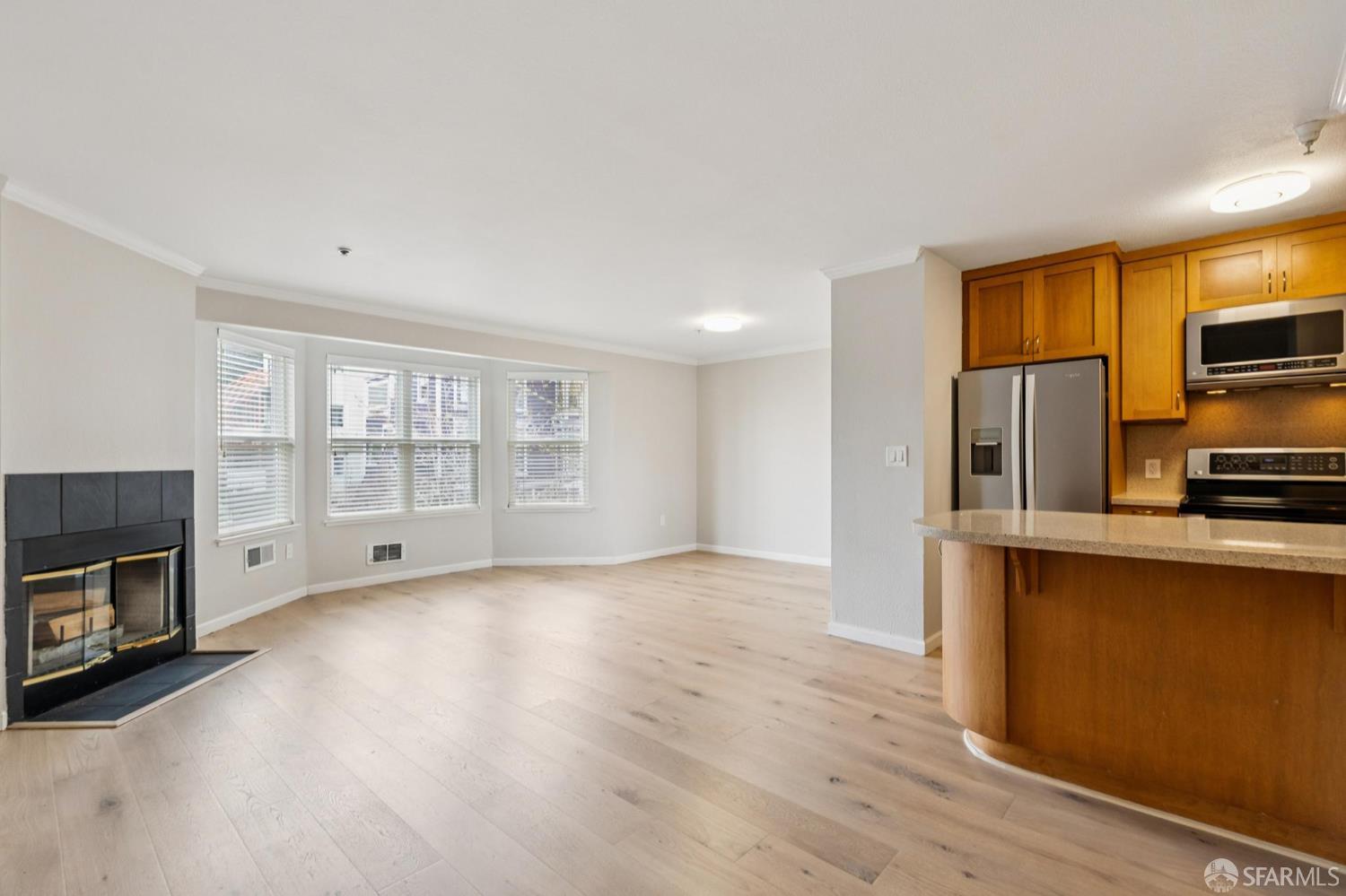 Detail Gallery Image 3 of 19 For 988 Fulton St #311,  San Francisco,  CA 94117 - 2 Beds | 2 Baths