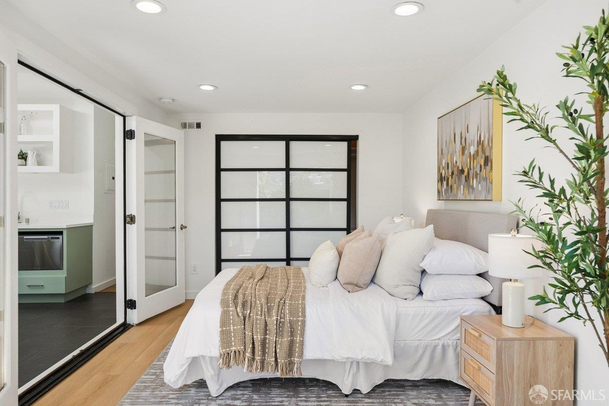 Detail Gallery Image 22 of 52 For 442 Collingwood St a,  San Francisco,  CA 94114 - 2 Beds | 1 Baths