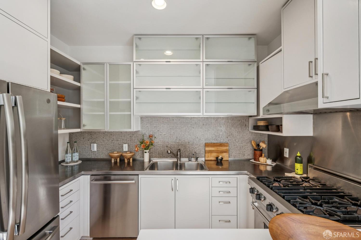 Detail Gallery Image 7 of 31 For 4245 25th St, San Francisco,  CA 94114 - 3 Beds | 1/1 Baths