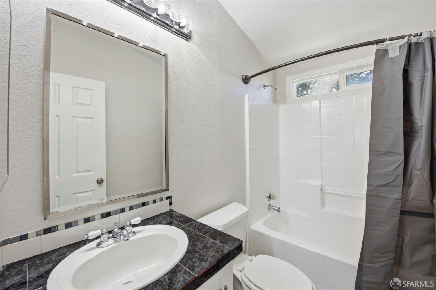 Detail Gallery Image 36 of 42 For 2470 Bourbon Dr, Hayward,  CA 94545 - 3 Beds | 2 Baths