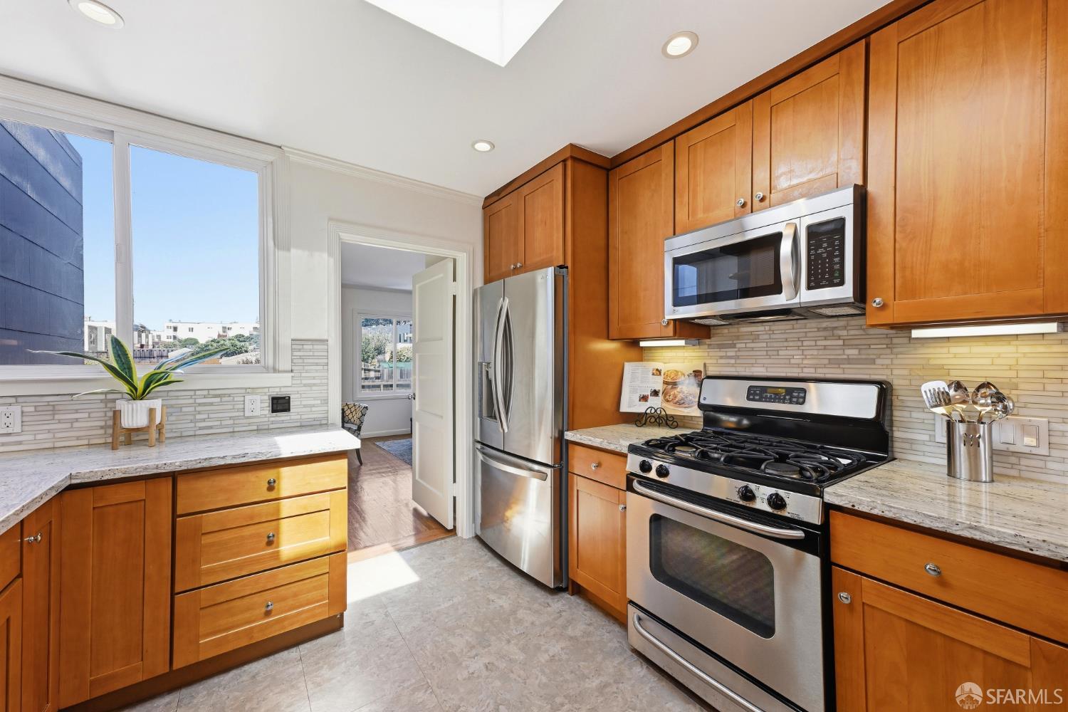 Detail Gallery Image 14 of 46 For 3626 Ulloa St, San Francisco,  CA 94116 - 3 Beds | 1/1 Baths