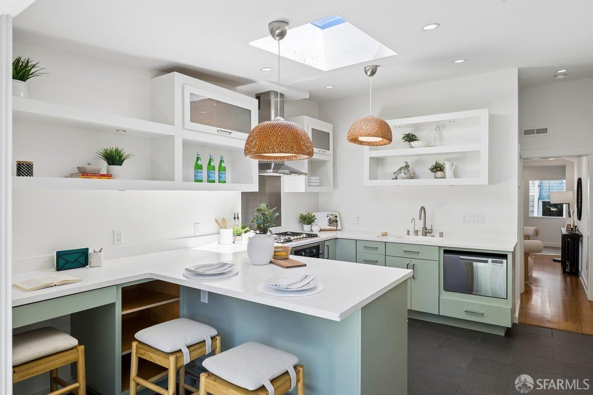 Detail Gallery Image 9 of 52 For 442 Collingwood St a,  San Francisco,  CA 94114 - 2 Beds | 1 Baths