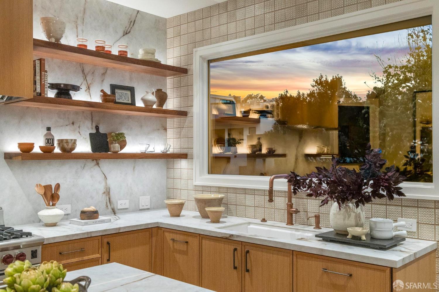 Detail Gallery Image 4 of 18 For 32 Carson St, San Francisco,  CA 94114 - 3 Beds | 3 Baths