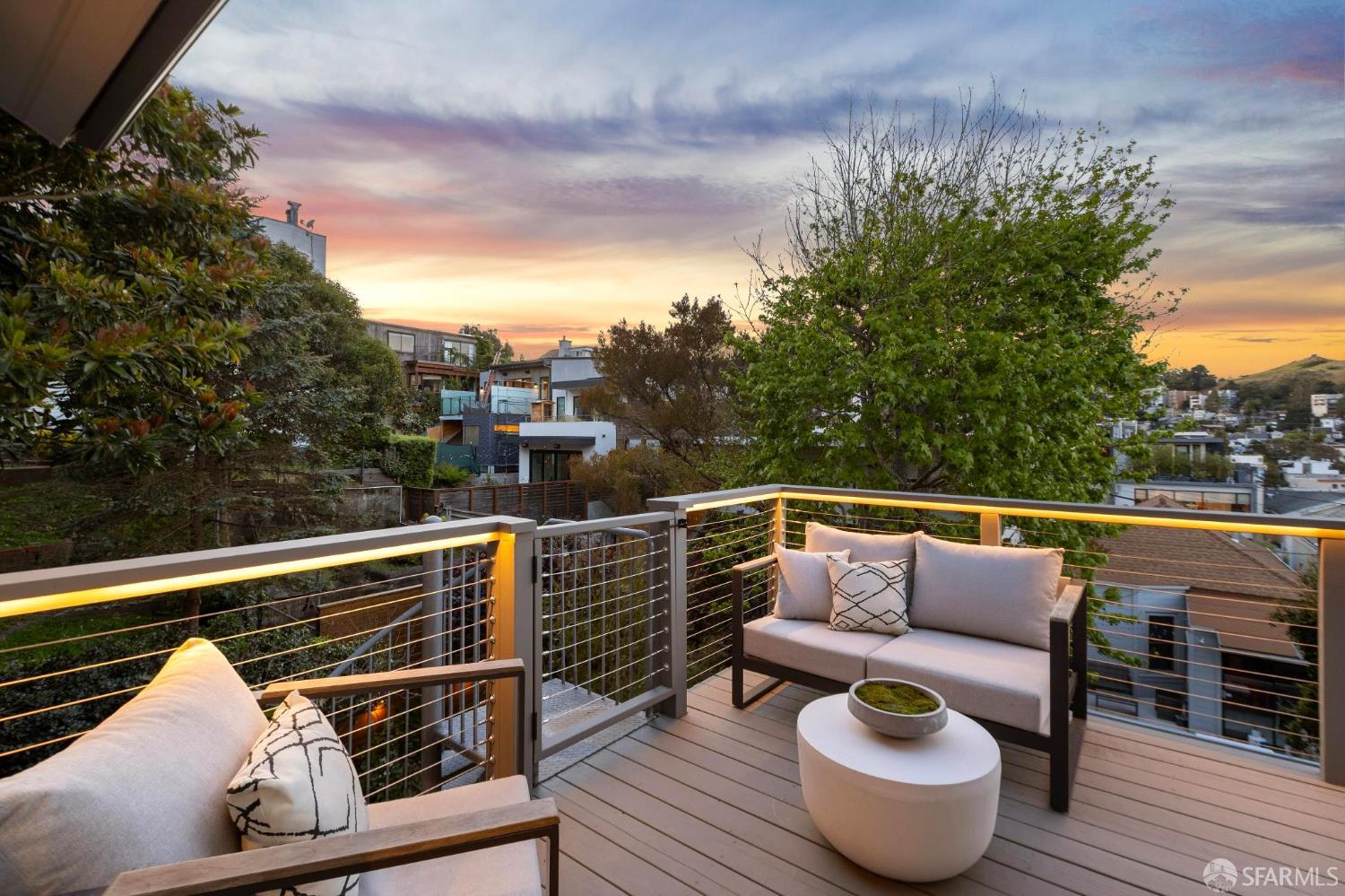 Detail Gallery Image 12 of 18 For 32 Carson St, San Francisco,  CA 94114 - 3 Beds | 3 Baths