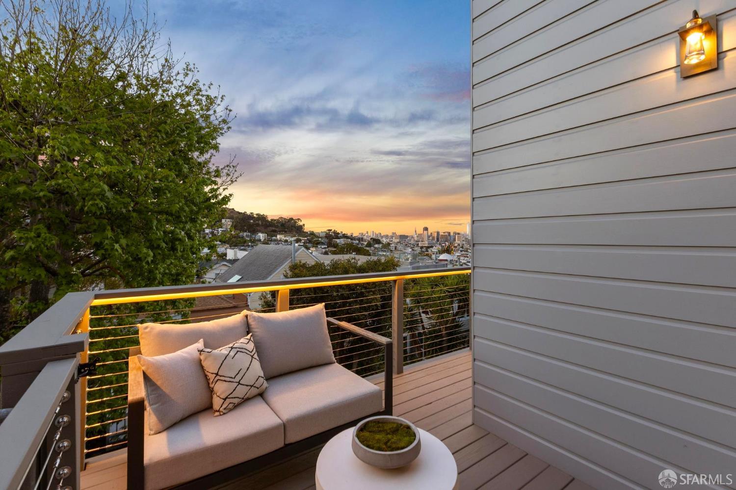 Detail Gallery Image 13 of 18 For 32 Carson St, San Francisco,  CA 94114 - 3 Beds | 3 Baths