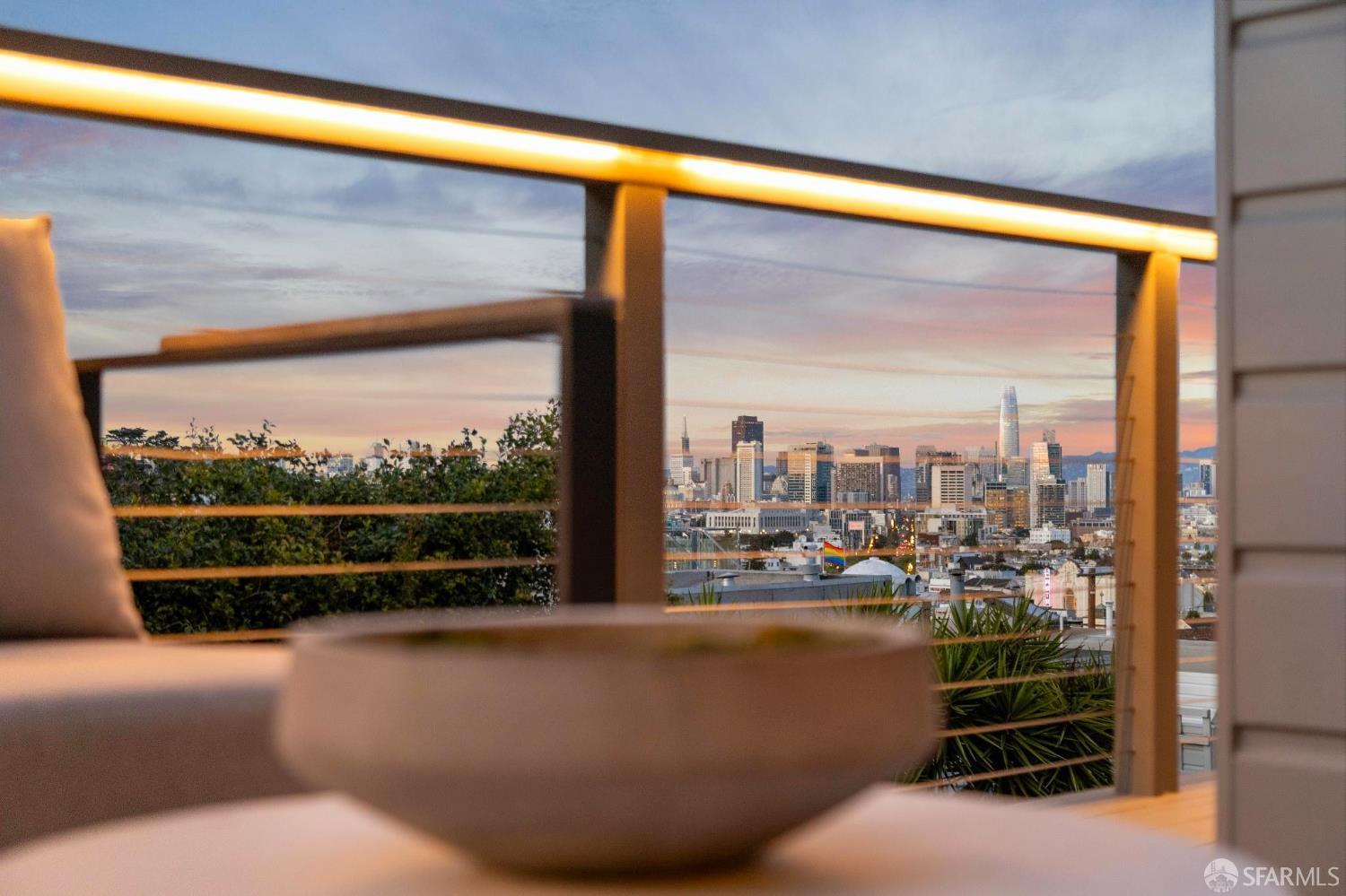 Detail Gallery Image 14 of 18 For 32 Carson St, San Francisco,  CA 94114 - 3 Beds | 3 Baths