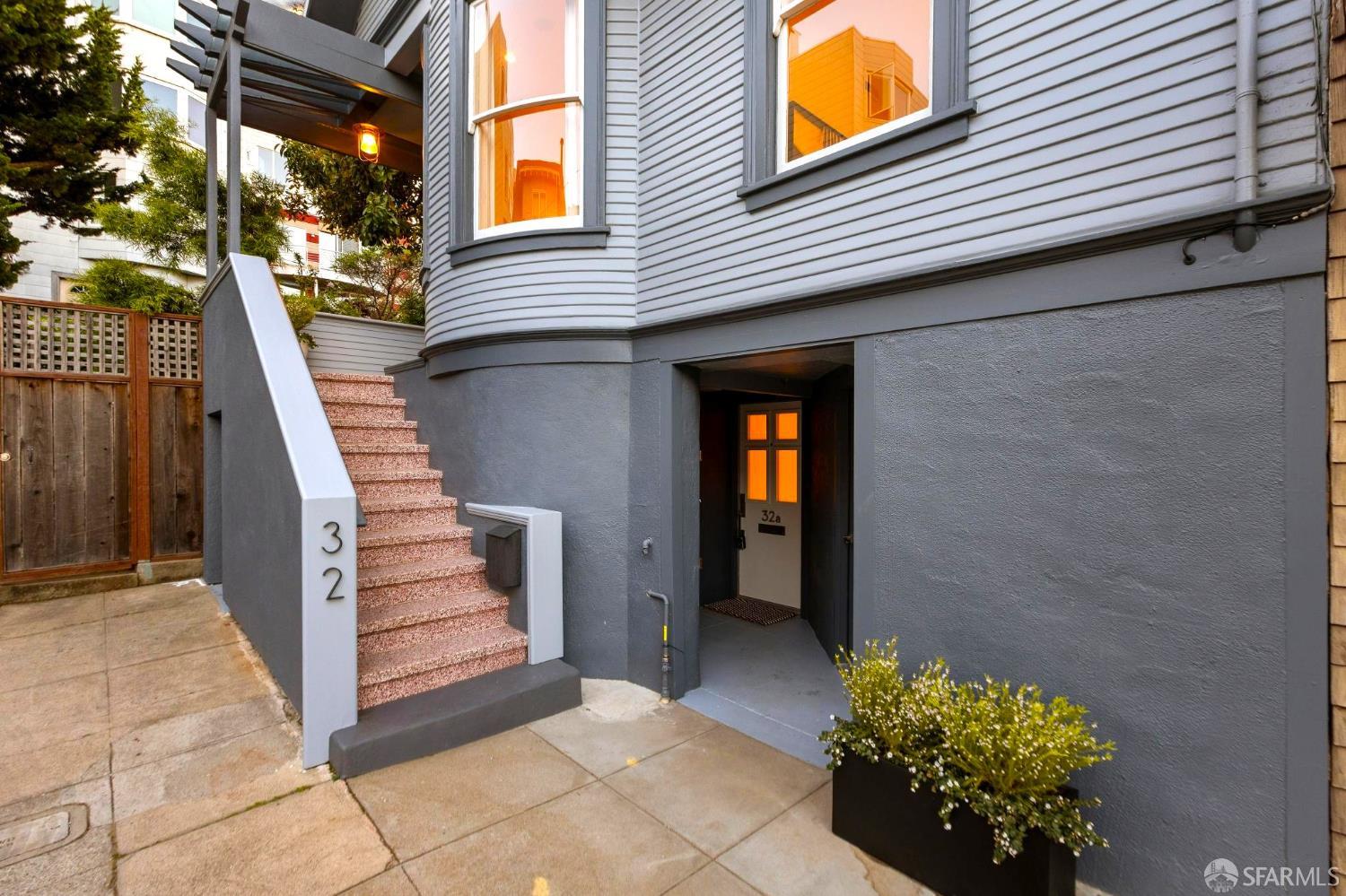 Detail Gallery Image 2 of 18 For 32 Carson St, San Francisco,  CA 94114 - 3 Beds | 3 Baths