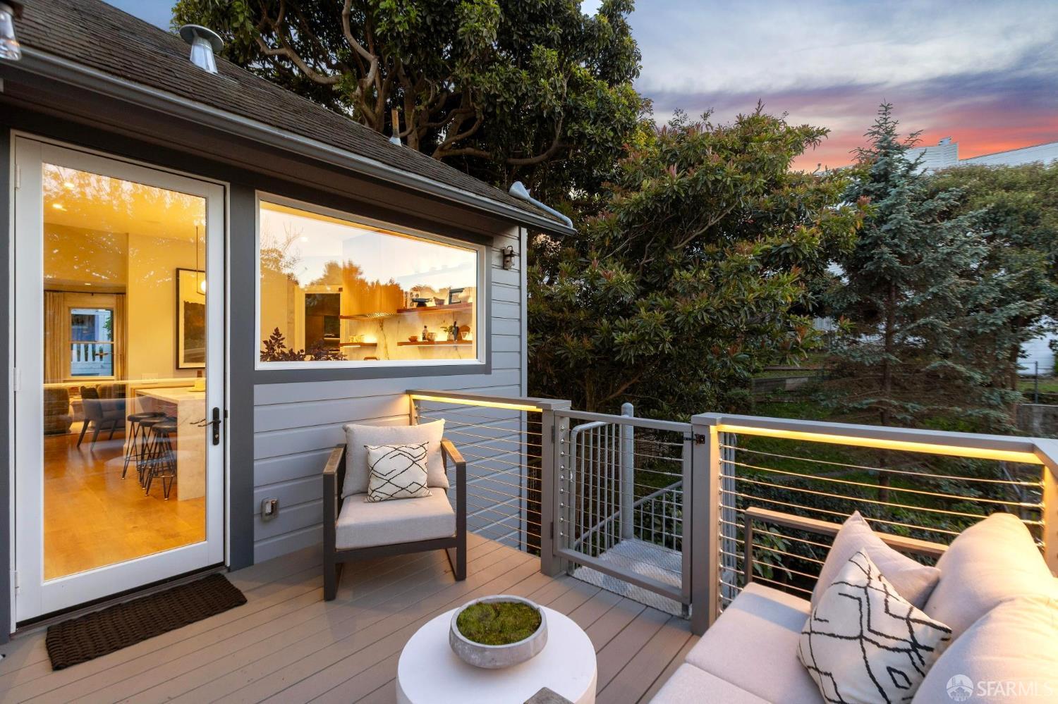 Detail Gallery Image 11 of 18 For 32 Carson St, San Francisco,  CA 94114 - 3 Beds | 3 Baths