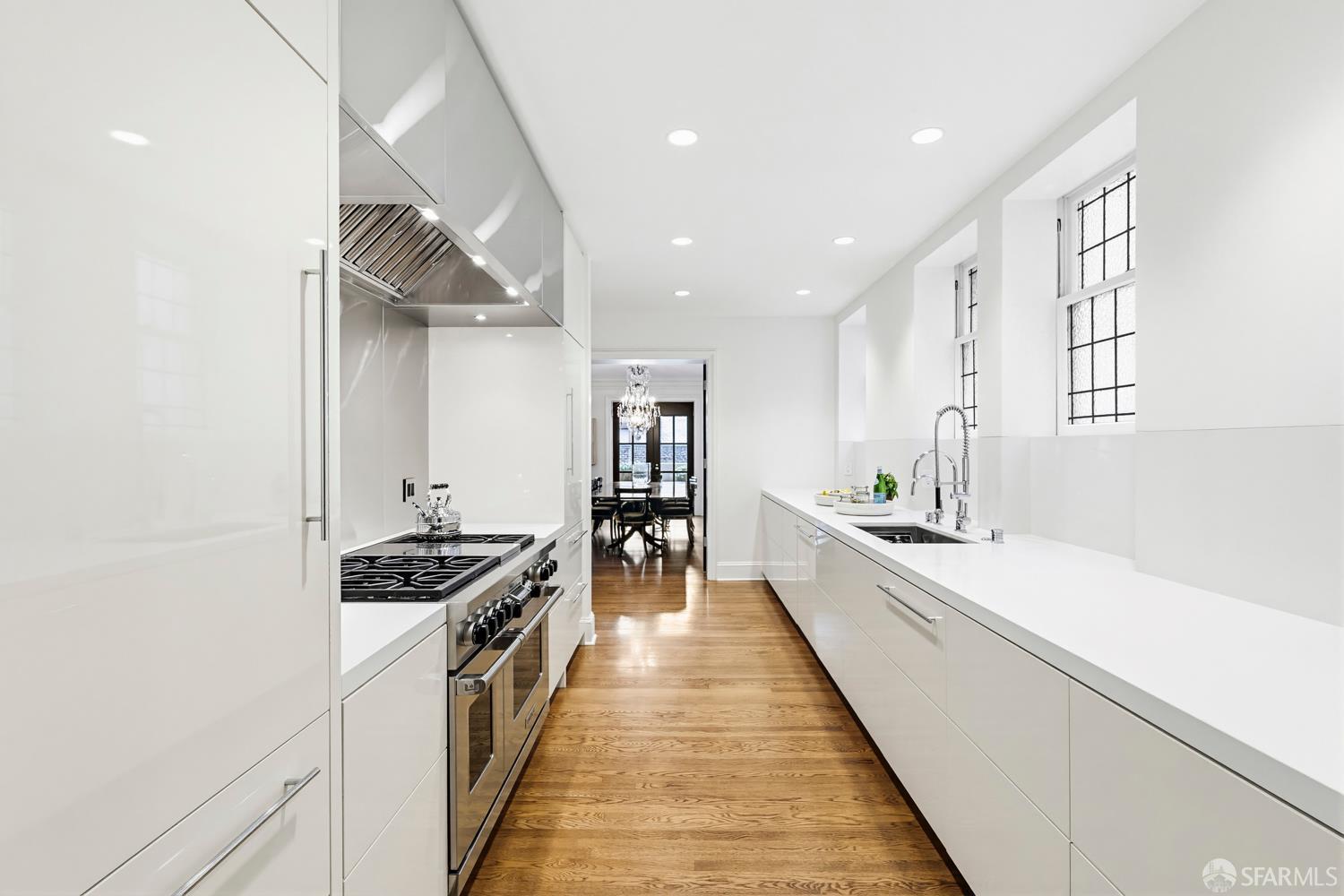 Detail Gallery Image 6 of 16 For 2298 Pacific Ave #3,  San Francisco,  CA 94115 - 3 Beds | 2/1 Baths