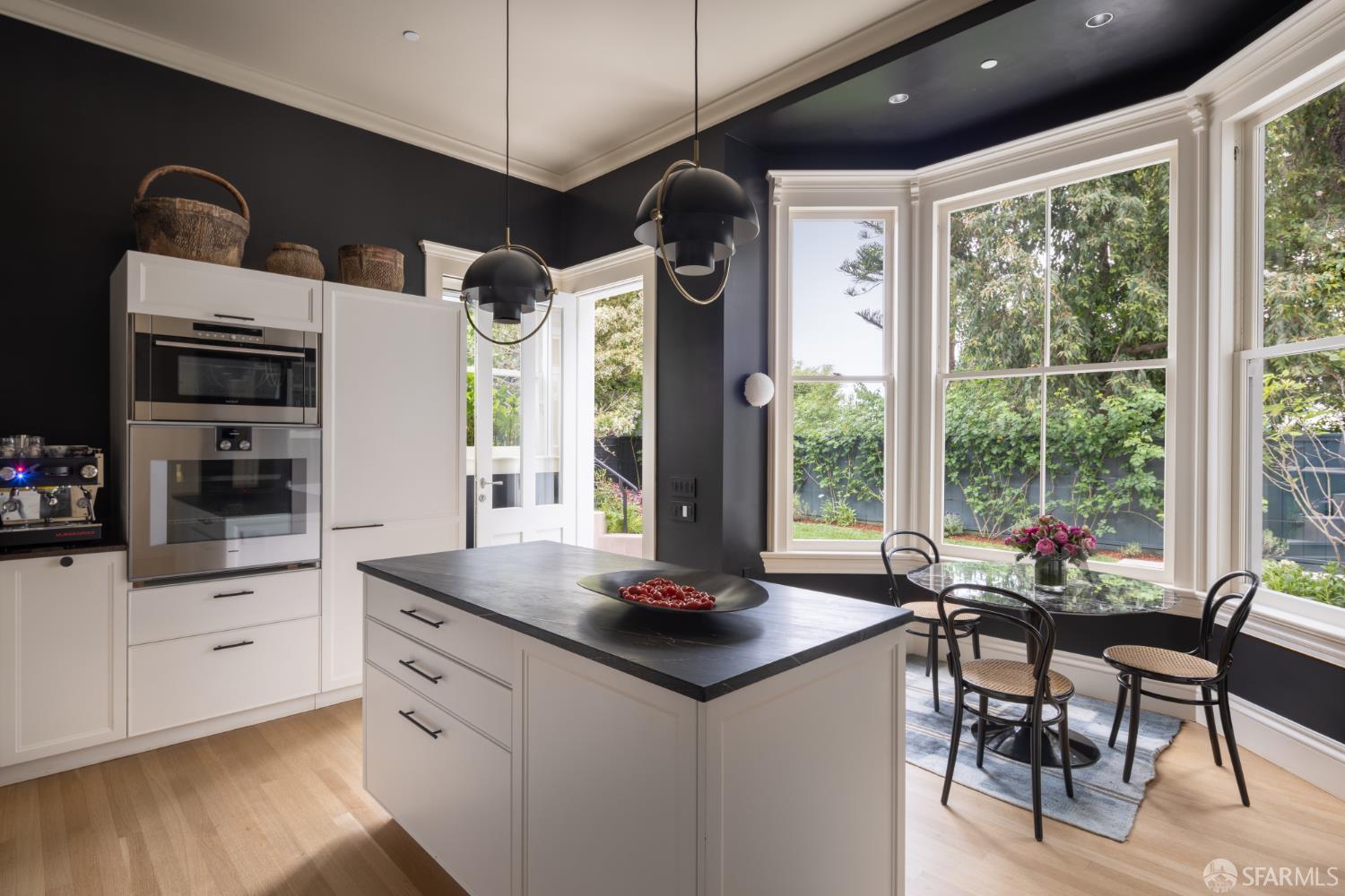 Detail Gallery Image 11 of 35 For 930 Chestnut St, San Francisco,  CA 94109 - 4 Beds | 2/1 Baths