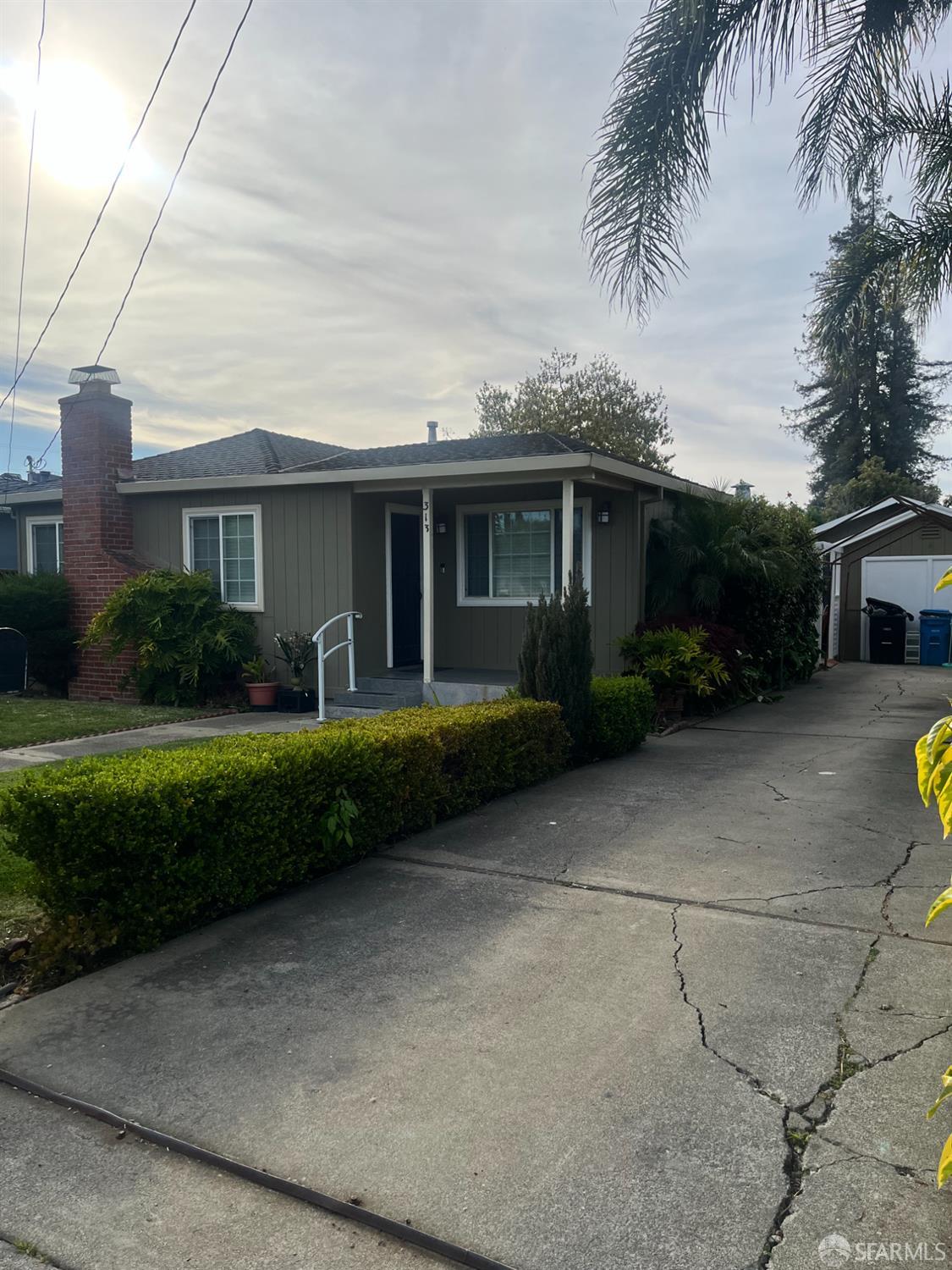 Detail Gallery Image 2 of 24 For 313 Dumbarton Ave, Redwood City,  CA 94063 - 3 Beds | 2 Baths