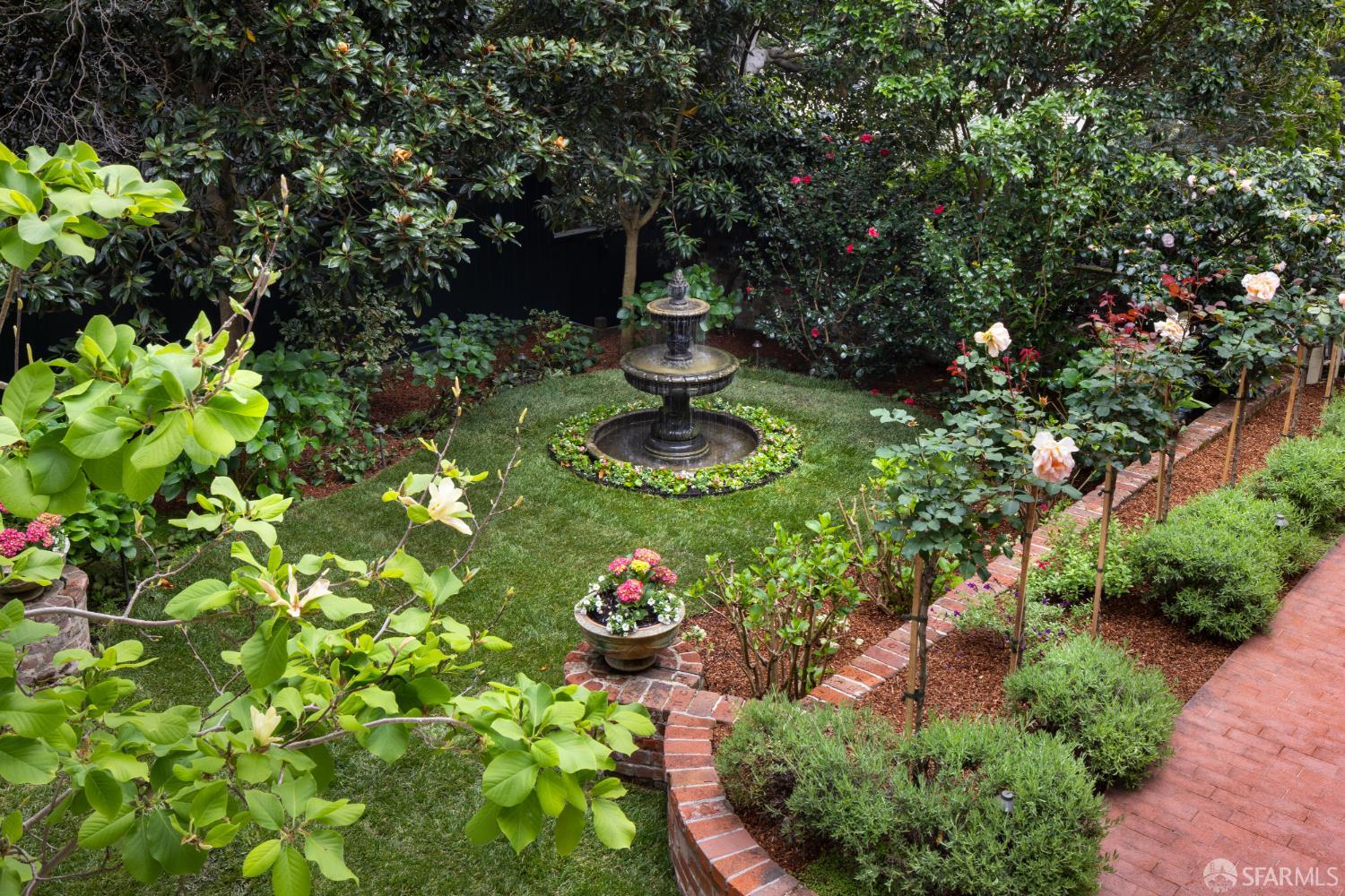 Detail Gallery Image 2 of 35 For 930 Chestnut St, San Francisco,  CA 94109 - 4 Beds | 2/1 Baths