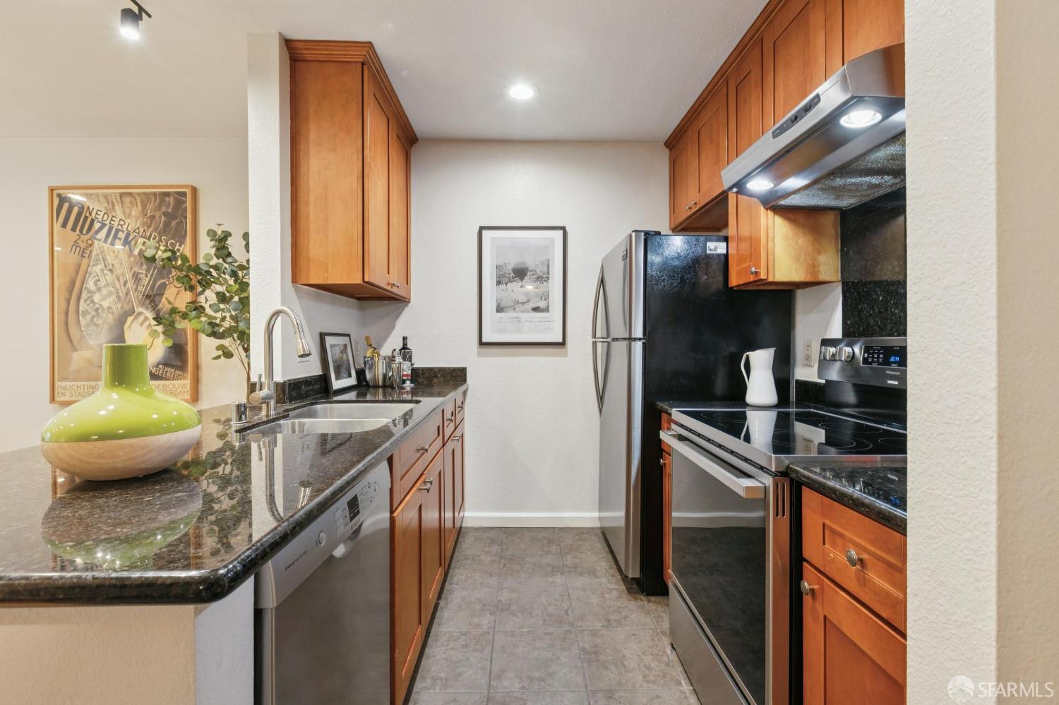 Photo #5: 426118695 Listing: Photo #5