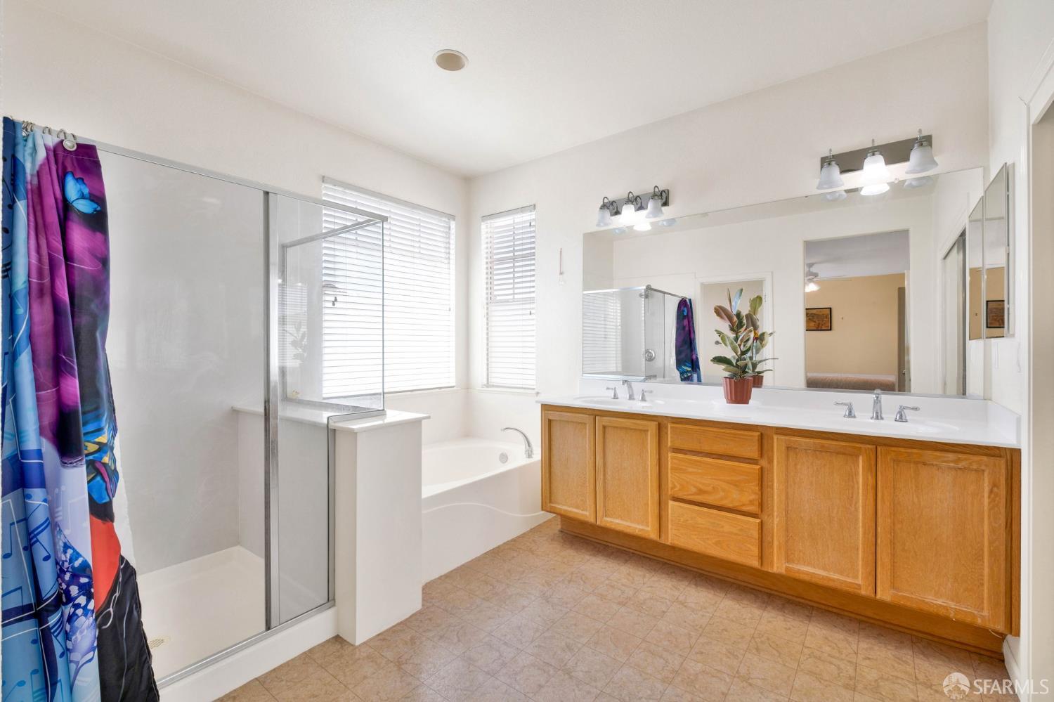 Detail Gallery Image 15 of 36 For 355 Foxglove St, Pittsburg,  CA 94565 - 4 Beds | 2/1 Baths