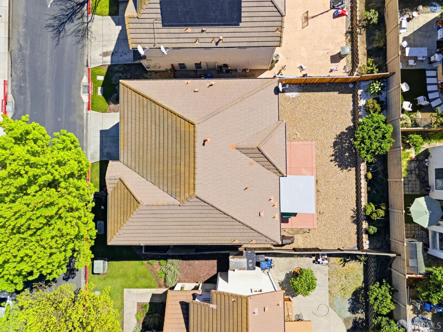 Detail Gallery Image 32 of 36 For 355 Foxglove St, Pittsburg,  CA 94565 - 4 Beds | 2/1 Baths