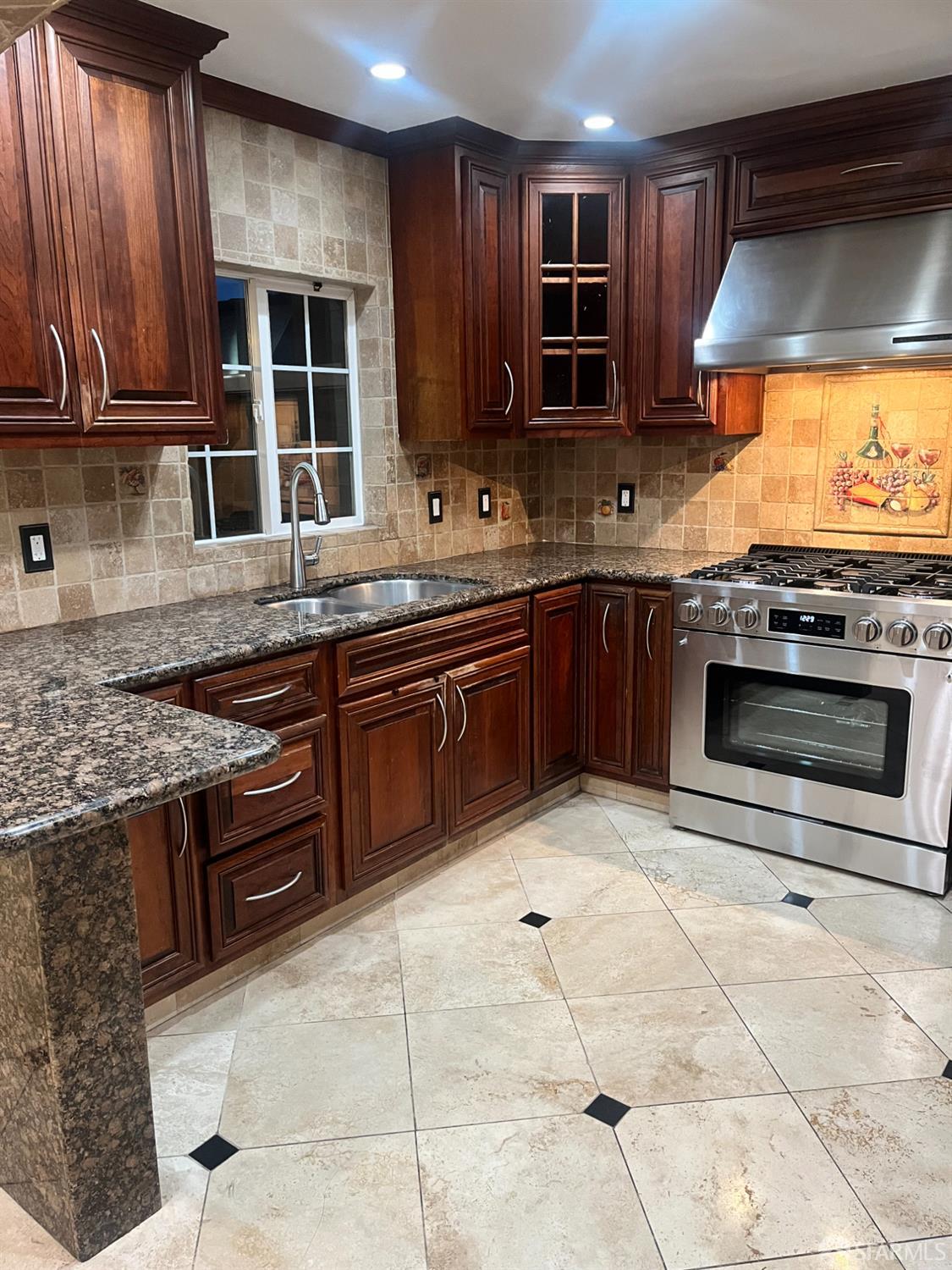 Detail Gallery Image 4 of 24 For 313 Dumbarton Ave, Redwood City,  CA 94063 - 3 Beds | 2 Baths