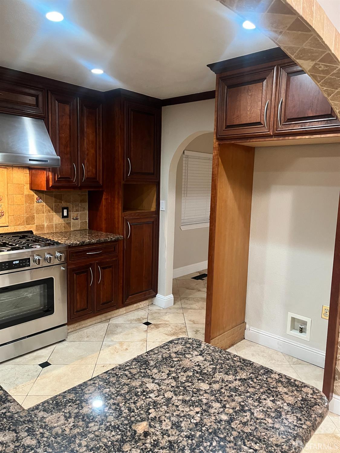 Detail Gallery Image 5 of 24 For 313 Dumbarton Ave, Redwood City,  CA 94063 - 3 Beds | 2 Baths