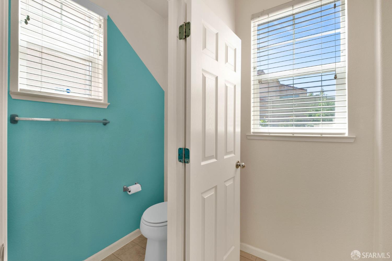 Detail Gallery Image 14 of 36 For 355 Foxglove St, Pittsburg,  CA 94565 - 4 Beds | 2/1 Baths