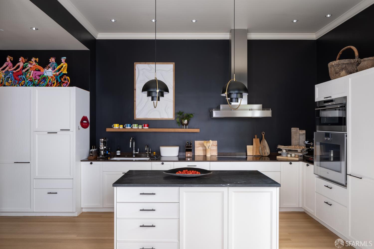 Detail Gallery Image 12 of 35 For 930 Chestnut St, San Francisco,  CA 94109 - 4 Beds | 2/1 Baths