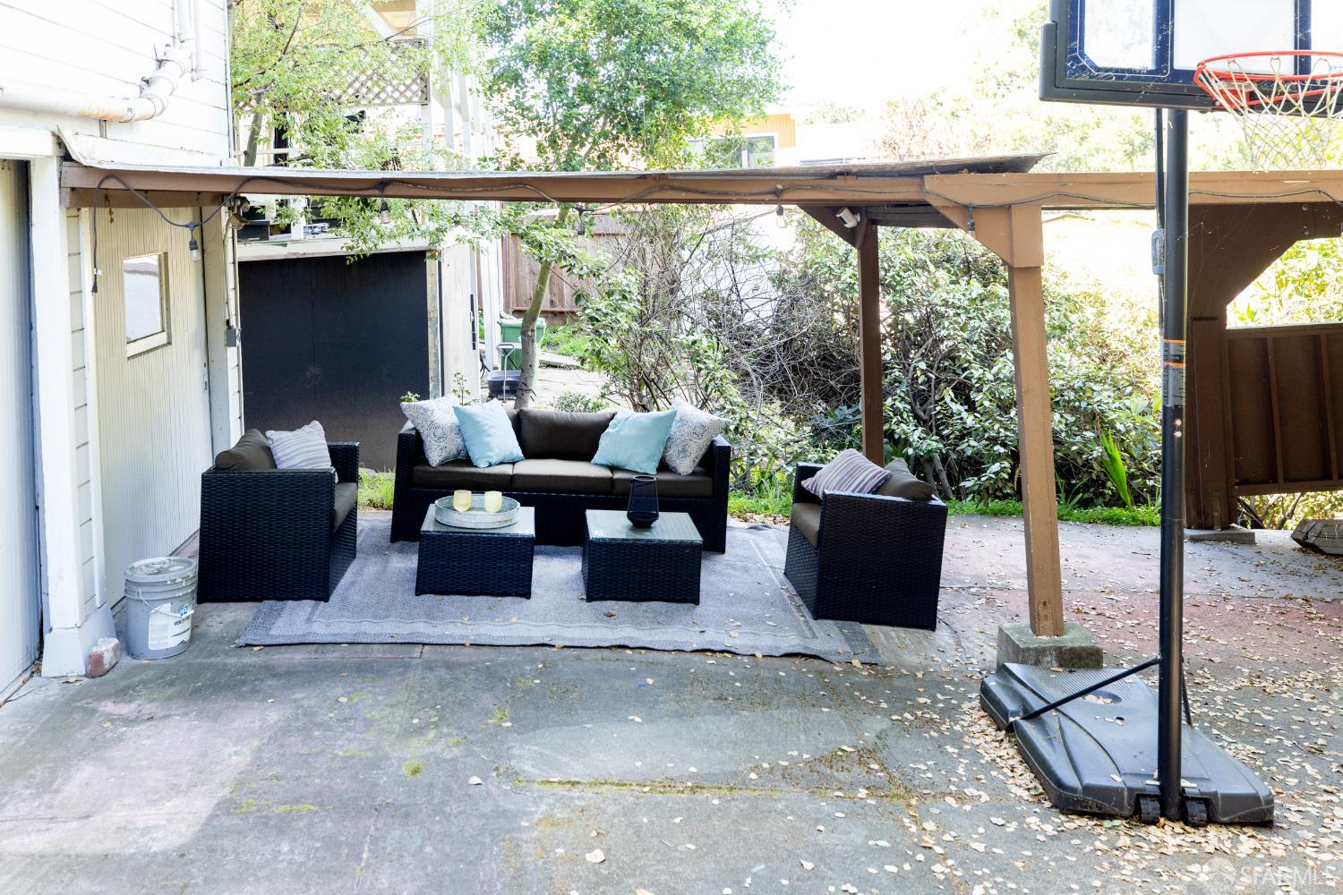 Detail Gallery Image 53 of 60 For 373 Moraga Ave, Piedmont,  CA 94611 - 4 Beds | 2 Baths