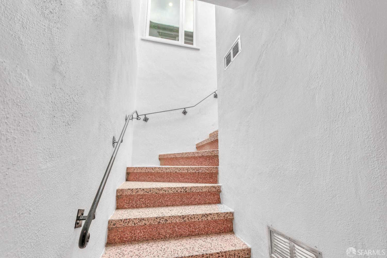 Detail Gallery Image 6 of 55 For 170 Arleta Ave, San Francisco,  CA 94134 - 5 Beds | 4 Baths