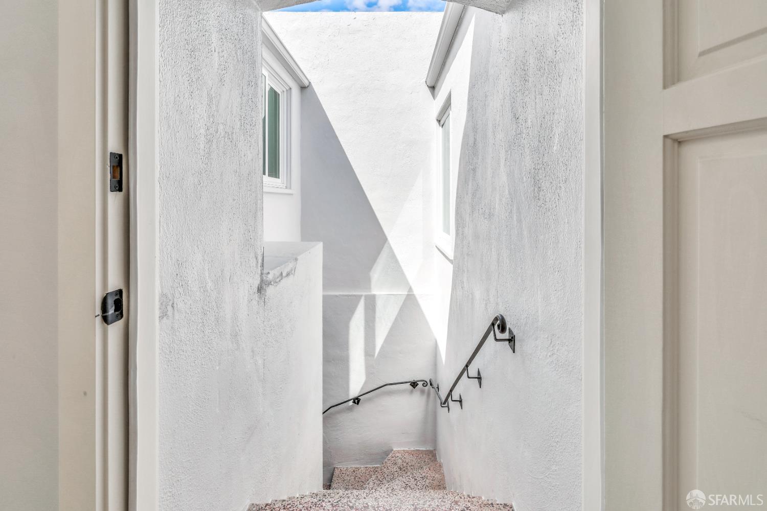 Detail Gallery Image 7 of 55 For 170 Arleta Ave, San Francisco,  CA 94134 - 5 Beds | 4 Baths