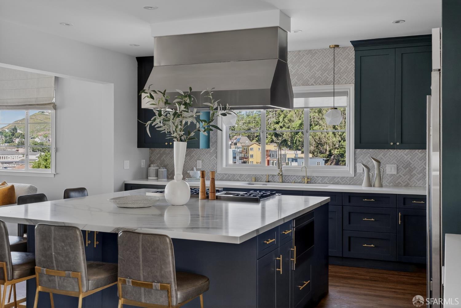 Detail Gallery Image 8 of 40 For 2 Miraloma Dr, San Francisco,  CA 94127 - 5 Beds | 4/2 Baths