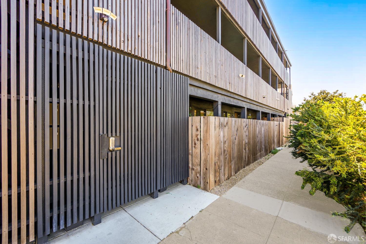 Detail Gallery Image 4 of 26 For 701 Hampshire St #5,  San Francisco,  CA 94110 - 1 Beds | 1 Baths